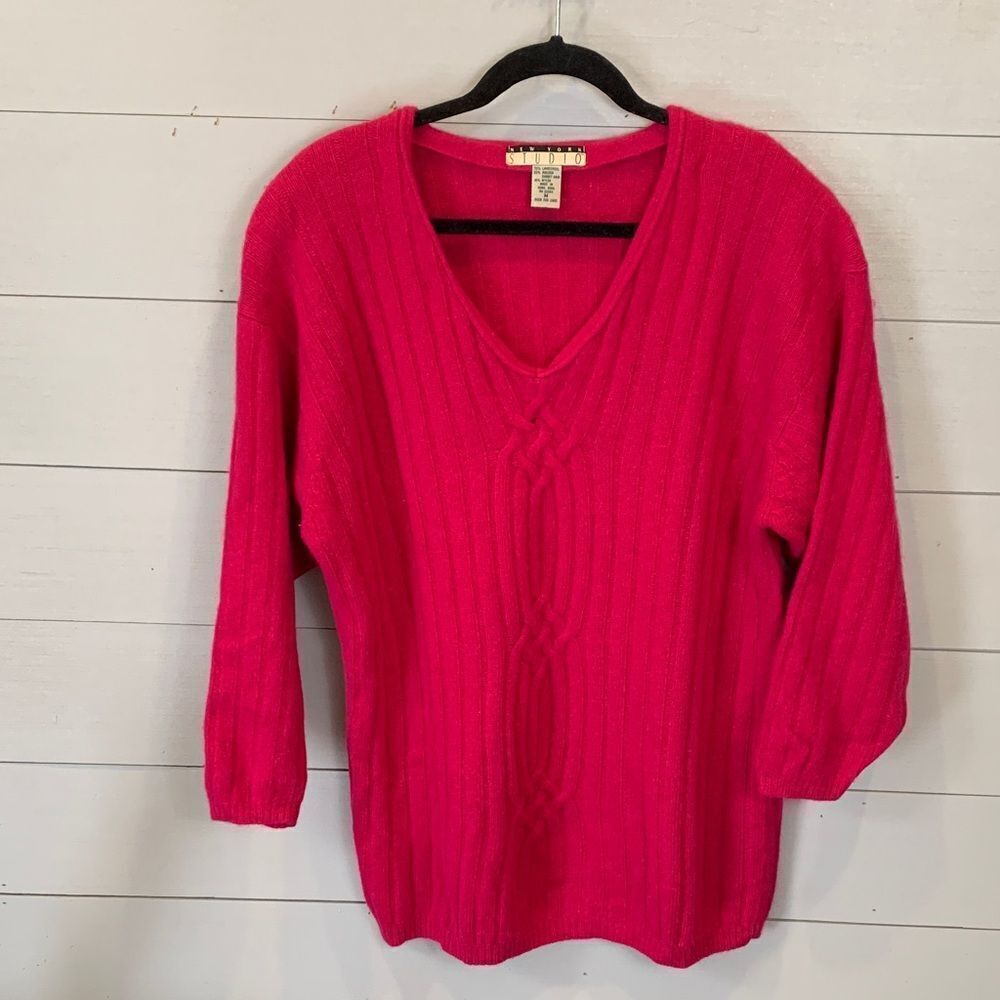 Vintage Lambswool and Angora Women's V-Neck Pink Sweater size medium
